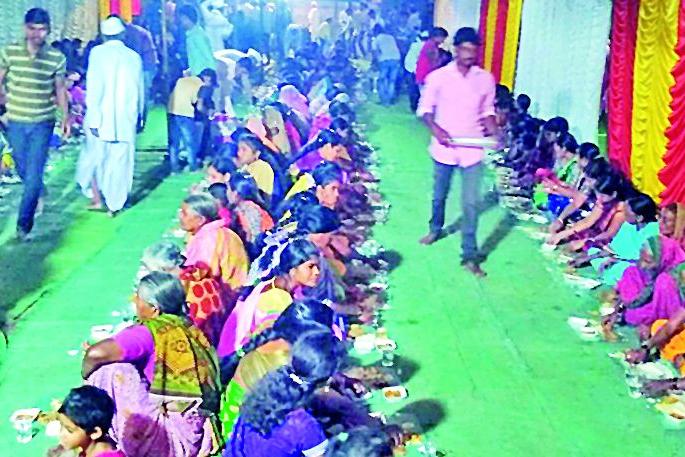 Survivor becomes pregnant after visiting husband | पुरणपोळीच्या पाहुणचाराने माहेरवाशिणी झाल्या तृप्त Survivor becomes pregnant after visiting husband | पुरणपोळीच्या पाहुणचाराने माहेरवाशिणी झाल्या तृप्त