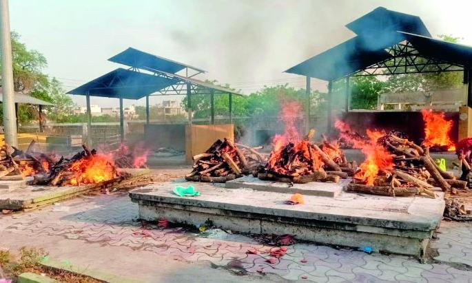 The burning in Moksha Dham is also coming to an end | मोक्षधामातील जलतनही आता संपण्याच्या वाटेवर The burning in Moksha Dham is also coming to an end | मोक्षधामातील जलतनही आता संपण्याच्या वाटेवर