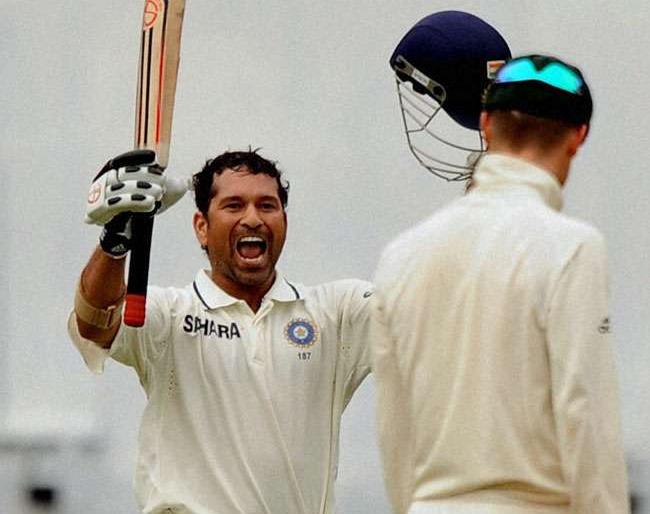 No century, no half-century, but Sachin Tendulkar still picked up the bat after 14 runs | ना शतक, नाही अर्धशतक, तरीही सचिन तेंडुलकरने 14 धावांनंतर उचलली होती बॅट