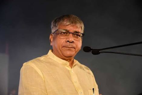 The government should stop corona corona ; Lockdown will not be observed after 10th: Prakash Ambedkar | "कोविड-कोविड करणं थांबवा; व्यवहार सुरू करा, अन्यथा १० तारखेनंतर रस्त्यावर उतरू" The government should stop corona corona ; Lockdown will not be observed after 10th: Prakash Ambedkar | "कोविड-कोविड करणं थांबवा; व्यवहार सुरू करा, अन्यथा १० तारखेनंतर रस्त्यावर उतरू"