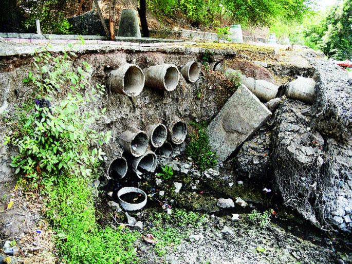 'Hand cleaning' campaign in the name of Bandit Nallah | बंदिस्त नाल्यांच्या नावाखाली ‘हात की सफाई’ मोहीम 'Hand cleaning' campaign in the name of Bandit Nallah | बंदिस्त नाल्यांच्या नावाखाली ‘हात की सफाई’ मोहीम