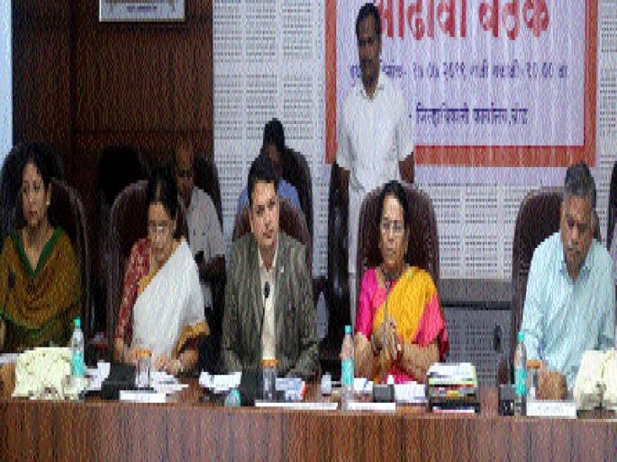 Employees' health risks due to lack of facilities | सुविधांअभावी कामगारांचे आरोग्य धोक्यात Employees' health risks due to lack of facilities | सुविधांअभावी कामगारांचे आरोग्य धोक्यात