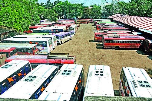 Bus service jam due to the strike! | संपामुळे बससेवा ठप्प! Bus service jam due to the strike! | संपामुळे बससेवा ठप्प!