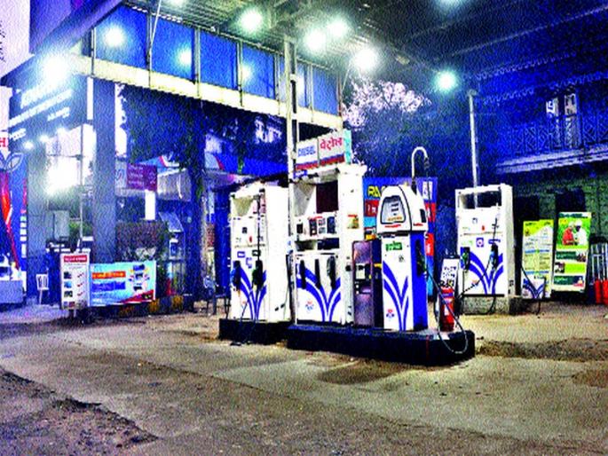 The signal is stopped from the vehicles of Nashik vehicles | सिग्नलवर नाशिककरांकडून वाहनांचे इंजिन होताहेत बंद The signal is stopped from the vehicles of Nashik vehicles | सिग्नलवर नाशिककरांकडून वाहनांचे इंजिन होताहेत बंद