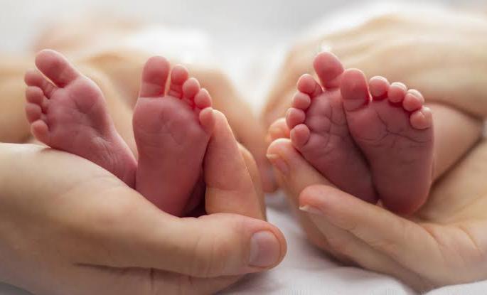 The women gave birth to twins five years ago and now three babies incident in Junnar taluka | जुन्नर तालुक्यातील 'आश्चर्यकारक' घटना; पाच वर्षांपूर्वी जुळ्यांना तर आता तीन बाळांना महिलेने दिला जन्म The women gave birth to twins five years ago and now three babies incident in Junnar taluka | जुन्नर तालुक्यातील 'आश्चर्यकारक' घटना; पाच वर्षांपूर्वी जुळ्यांना तर आता तीन बाळांना महिलेने दिला जन्म