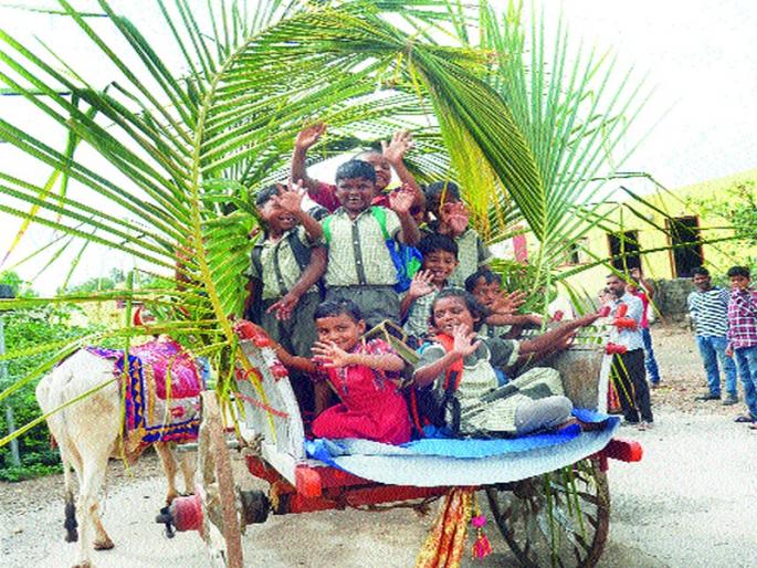  The first bell happened ... again in the schools twitter | पहिली घंटा वाजली...शाळांमध्ये पुन्हा किलबिलाट