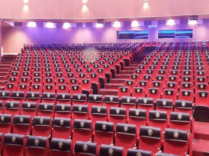 Kalidas Kalamandir's rate is ridiculous | कालिदास कलामंदिराच्या दरात केलेली घट हास्यास्पद Kalidas Kalamandir's rate is ridiculous | कालिदास कलामंदिराच्या दरात केलेली घट हास्यास्पद