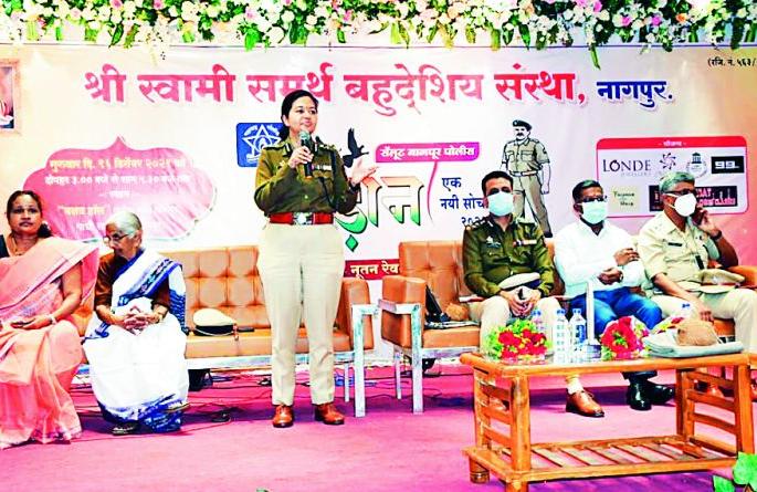 Salute Nagpur Police; Honoring the dutiful police officers | सॅल्यूट नागपूर पोलीस; कर्तव्यदक्ष पोलीस अधिकाऱ्यांचा सत्कार Salute Nagpur Police; Honoring the dutiful police officers | सॅल्यूट नागपूर पोलीस; कर्तव्यदक्ष पोलीस अधिकाऱ्यांचा सत्कार