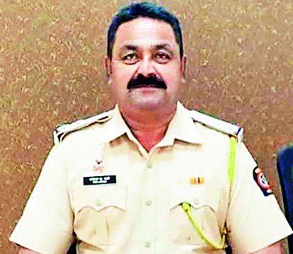 Police sub-inspector dies of shock while washing government vehicle | शासकीय वाहन धुताना शॉक लागून पोलीस उपनिरीक्षकाचा मृत्यू Police sub-inspector dies of shock while washing government vehicle | शासकीय वाहन धुताना शॉक लागून पोलीस उपनिरीक्षकाचा मृत्यू