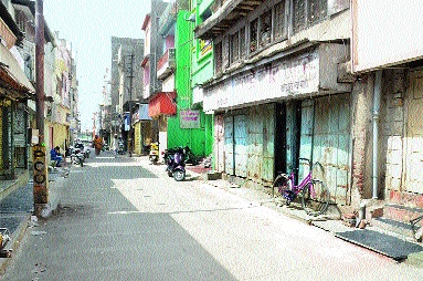 Central market of Aurangabad city jam | औरंगाबाद शहराची मध्यवर्ती बाजारपेठ ठप्प Central market of Aurangabad city jam | औरंगाबाद शहराची मध्यवर्ती बाजारपेठ ठप्प