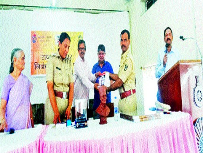 Bandwars should use krishti for patriotism: Savarkar | बंदीवानांनी क्र यशक्तीचा उपयोग देशहितासाठी करावा : सावरकर Bandwars should use krishti for patriotism: Savarkar | बंदीवानांनी क्र यशक्तीचा उपयोग देशहितासाठी करावा : सावरकर