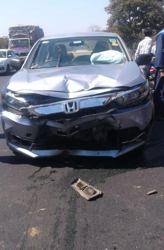 Four-wheeler and two-wheeler collision in Gondia district; Kill the young | गोंदिया जिल्ह्यात चारचाकी व दुचाकीची धडक; तरुण ठार Four-wheeler and two-wheeler collision in Gondia district; Kill the young | गोंदिया जिल्ह्यात चारचाकी व दुचाकीची धडक; तरुण ठार