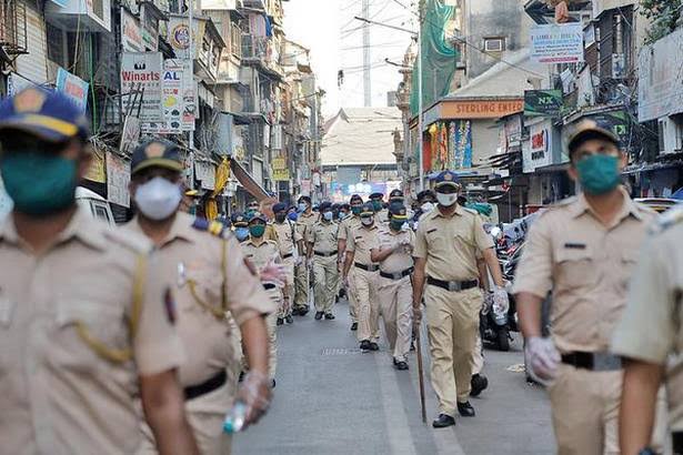 Administration in Baramati in 'Action Mode'; Shops will be open from 9 am to 7 pm | बारामतीत प्रशासन 'अॅक्शन मोड'मध्ये; सकाळी ९ ते रात्री ७ पर्यंतच दुकाने राहणार सुरू Administration in Baramati in 'Action Mode'; Shops will be open from 9 am to 7 pm | बारामतीत प्रशासन 'अॅक्शन मोड'मध्ये; सकाळी ९ ते रात्री ७ पर्यंतच दुकाने राहणार सुरू