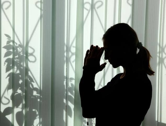 Suspicious of character, he threw his wife into the river in pune | धक्कादायक! चारित्र्याचा संशय घेऊन पत्नीला नदीपात्रात फेकले; पुण्यातील घटना