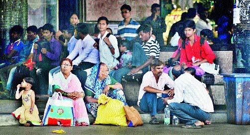 The government is wrong ...! What is our fault? | सरकारचं चुकलं...! आमचा दोष काय? The government is wrong ...! What is our fault? | सरकारचं चुकलं...! आमचा दोष काय?