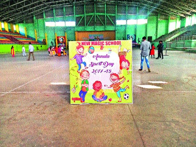 The power supply of the indoor stadium in the Sambhaji Sports Complex is broken | संभाजी क्रीडा संकुलातील इनडोअर स्टेडिअमचा वीजपुरवठा खंडित The power supply of the indoor stadium in the Sambhaji Sports Complex is broken | संभाजी क्रीडा संकुलातील इनडोअर स्टेडिअमचा वीजपुरवठा खंडित