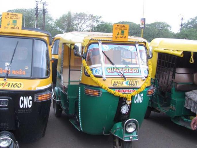 The rickshaw driver wallet the money back | रिक्षाचालकाने पैशांचे पाकीट केले परत The rickshaw driver wallet the money back | रिक्षाचालकाने पैशांचे पाकीट केले परत