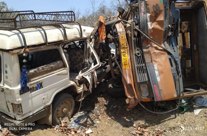 Accident in Gadchiroli district; Three killed | गडचिरोली जिल्ह्यात अपघात; तीन ठार