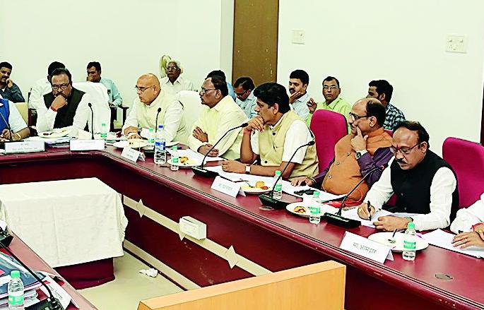Education, health, drinking water and employment priority; Sudhir Mungantiwar | शिक्षण, आरोग्य, पेयजल व रोजगाराला प्राधान्य; सुधीर मुनगंटीवार Education, health, drinking water and employment priority; Sudhir Mungantiwar | शिक्षण, आरोग्य, पेयजल व रोजगाराला प्राधान्य; सुधीर मुनगंटीवार