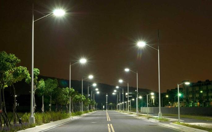 Nagpur started 40 thousand LEDs, but how much energy was saved? | नागपुरात लागले ४० हजार एलईडी, मात्र ऊर्जा बचत किती? Nagpur started 40 thousand LEDs, but how much energy was saved? | नागपुरात लागले ४० हजार एलईडी, मात्र ऊर्जा बचत किती?