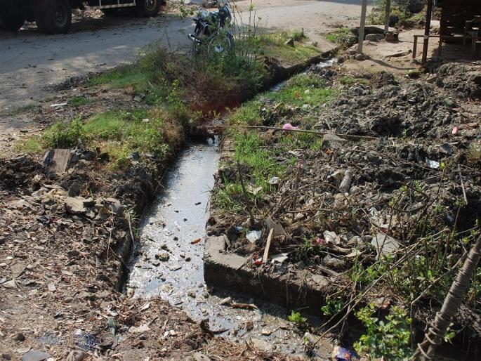 The entrepreneur's headache, which leads to sewage disposal in front of the company | कंपनीसमोरील सांडपाणी ठरतेय उद्योजकांची डोकेदुखी