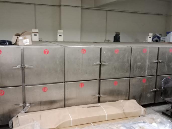 Coffins were not found to hold the bodies in miraroad | मृतदेह ठेवण्यासाठी शवपेटी मिळेना; भाईंदरच्या रुग्णालयातील २१ पैकी १२ वातानुकूलित शवपेट्या नादुरुस्त Coffins were not found to hold the bodies in miraroad | मृतदेह ठेवण्यासाठी शवपेटी मिळेना; भाईंदरच्या रुग्णालयातील २१ पैकी १२ वातानुकूलित शवपेट्या नादुरुस्त