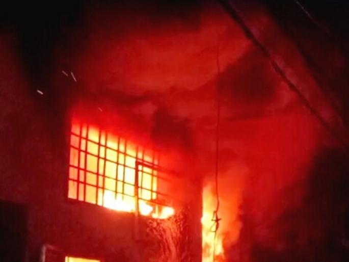 17 people have died and 3 people have been injured in a fire at a restaurant in China | धक्कादायक! रेस्टॉरंटला लागलेल्या आगीत 17 ठार, 3 गंभीर जखमी 17 people have died and 3 people have been injured in a fire at a restaurant in China | धक्कादायक! रेस्टॉरंटला लागलेल्या आगीत 17 ठार, 3 गंभीर जखमी