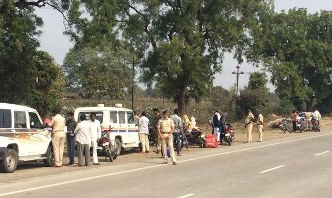 330 bicyclists fined within 48 hours in Wardha | वर्ध्यात ४८ तासांत ३३० दुचाकीचालकांना दंड 330 bicyclists fined within 48 hours in Wardha | वर्ध्यात ४८ तासांत ३३० दुचाकीचालकांना दंड