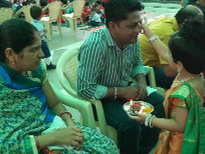 Saddaru while standing as 'Sadguru' .... | ‘सदगुरु’ सारखा असता पाठीराखा.... Saddaru while standing as 'Sadguru' .... | ‘सदगुरु’ सारखा असता पाठीराखा....