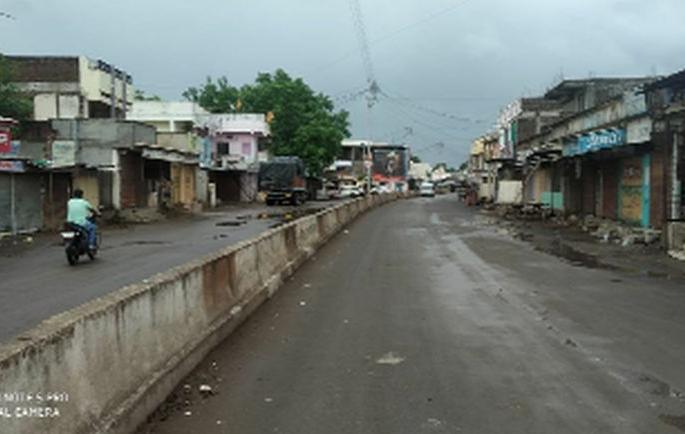 Public curfew in Dondai from Saturday | दोंडाईच्यात शनिवारपासून जनता कर्फ्यू Public curfew in Dondai from Saturday | दोंडाईच्यात शनिवारपासून जनता कर्फ्यू