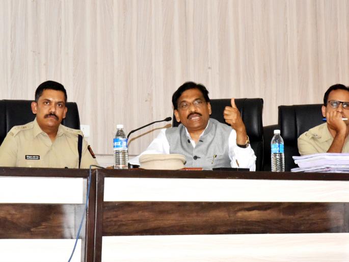 Complain about the Code of Conduct on the number 1950, in a meeting of government officials | आचारसंहितेबाबत 1950 क्रमांकावर तक्रार करा, शासकीय अधिकाऱ्यांच्या बैठकीत आवाहन Complain about the Code of Conduct on the number 1950, in a meeting of government officials | आचारसंहितेबाबत 1950 क्रमांकावर तक्रार करा, शासकीय अधिकाऱ्यांच्या बैठकीत आवाहन