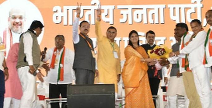 Reception of newly elected office bearers | नवनिर्वाचित पदाधिकाऱ्यांचा सत्कार