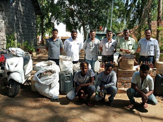 Ichalkaranjeet confiscated spirit with fake foreign liquor - Tiger arrested | इचलकरंजीत बनावट विदेशी मद्यसाठ्यासह स्पिरीट जप्त-: तीघांना अटक Ichalkaranjeet confiscated spirit with fake foreign liquor - Tiger arrested | इचलकरंजीत बनावट विदेशी मद्यसाठ्यासह स्पिरीट जप्त-: तीघांना अटक