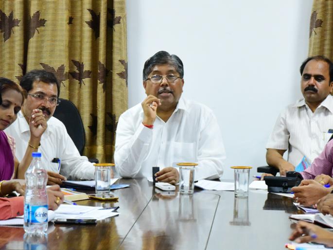 Kolhapur: Chandrakant Patil will investigate the 'money' borrowers: Chandrakant Patil | कोल्हापूर : ‘मुद्रा’च्या कर्जदारांची शहानिशा करणार : चंद्रकांत पाटील Kolhapur: Chandrakant Patil will investigate the 'money' borrowers: Chandrakant Patil | कोल्हापूर : ‘मुद्रा’च्या कर्जदारांची शहानिशा करणार : चंद्रकांत पाटील