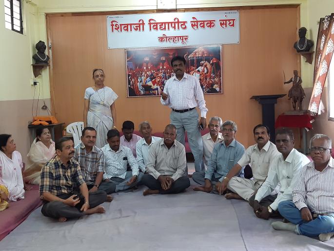 Pensions should be given immediately, otherwise the fasting, decision of retired employees of the university | निवृत्ती वेतन तत्काळ देण्यात यावे अन्यथा उपोषण, विद्यापीठातील सेवानिवृत्त कर्मचाऱ्यांचा निर्णय Pensions should be given immediately, otherwise the fasting, decision of retired employees of the university | निवृत्ती वेतन तत्काळ देण्यात यावे अन्यथा उपोषण, विद्यापीठातील सेवानिवृत्त कर्मचाऱ्यांचा निर्णय