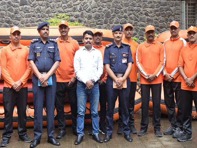 NDRF team deployed in Kolhapur before flood, disaster management room working 24 hours | खबरदारी! पुराआधीच कोल्हापुरात एनडीआरएफची टीम तैनात, आपत्ती व्यवस्थापन कक्ष २४ तास कार्यरत NDRF team deployed in Kolhapur before flood, disaster management room working 24 hours | खबरदारी! पुराआधीच कोल्हापुरात एनडीआरएफची टीम तैनात, आपत्ती व्यवस्थापन कक्ष २४ तास कार्यरत