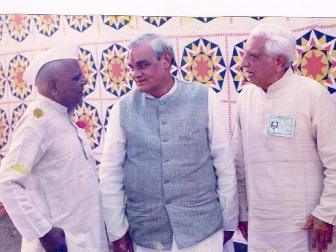 Atal Bihari Vajpayee's visit to Sagareshwar M Mohite's visit to Sangli Wash Blaze the memories of Mohite | अटलबिहारी वाजपेयीचा सागरेश्वर दौरा राहूनच गेला- सु. धो. मोहिते यांच्याकडून आठवणीला उजाळा Atal Bihari Vajpayee's visit to Sagareshwar M Mohite's visit to Sangli Wash Blaze the memories of Mohite | अटलबिहारी वाजपेयीचा सागरेश्वर दौरा राहूनच गेला- सु. धो. मोहिते यांच्याकडून आठवणीला उजाळा