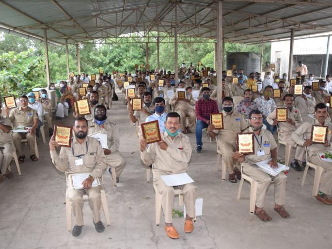 MSEDCL honors 67 employees | महावितरणतर्फे ६७ कर्मचाऱ्यांचा गौरव, उत्कृष्ट तांत्रिक कर्मचारी पुरस्कार