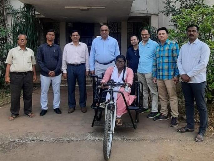 Bhagyashree Jadhav received help directly from England for his education from disabled students of Rajarshi Chhatrapati Shahu Maharaj College of Agriculture Kolhapur | अपंग असूनही शिक्षणासाठी लढली, थेट इंग्लंडमधून मदत आली; कोल्हापुरातील भाग्यश्री जाधवचा असाही संघर्ष