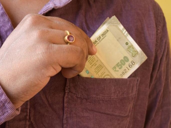 Why are the pockets on the left side of shirt, know the reason | शर्टला डावीकडेच का असतो खिसा? जाणून घ्या काय आहे याचं कारण... Why are the pockets on the left side of shirt, know the reason | शर्टला डावीकडेच का असतो खिसा? जाणून घ्या काय आहे याचं कारण...