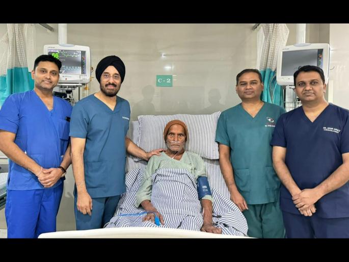 Tower surgery for the first time in an emergency, an old man got life support | आपत्कालीन स्थितीत पहिल्यांदाच टावर शस्त्रक्रिया, वृद्धाला मिळाले जीवनदान Tower surgery for the first time in an emergency, an old man got life support | आपत्कालीन स्थितीत पहिल्यांदाच टावर शस्त्रक्रिया, वृद्धाला मिळाले जीवनदान