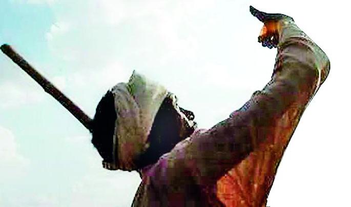 Farmers' eyes to the clouds ... | शेतकऱ्यांचे डोळे ढगांकडे... Farmers' eyes to the clouds ... | शेतकऱ्यांचे डोळे ढगांकडे...