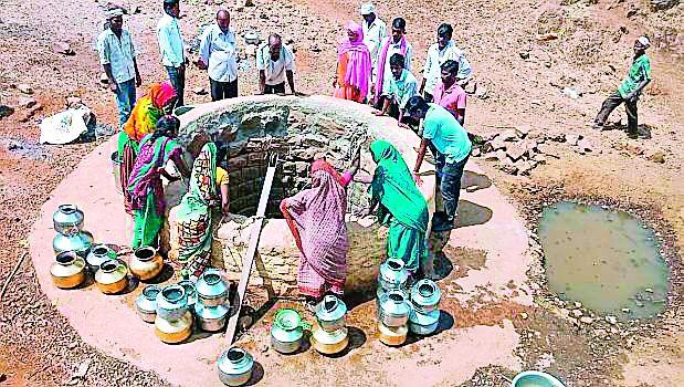 Foggy water shortage | चिखलदऱ्यात भीषण पाणीटंचाई Foggy water shortage | चिखलदऱ्यात भीषण पाणीटंचाई