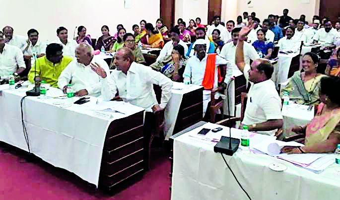 With the ruling, the ruling-opposition gathered in | नियोजनावरून सत्ताधारी-विरोधकांत जुंपली With the ruling, the ruling-opposition gathered in | नियोजनावरून सत्ताधारी-विरोधकांत जुंपली
