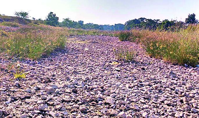 Water scarcity in Nandgaon | नांदगावात पाणी टंचाईचे सावट Water scarcity in Nandgaon | नांदगावात पाणी टंचाईचे सावट