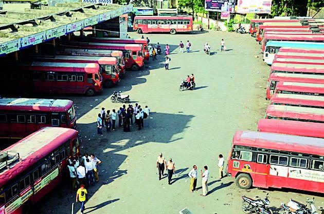 The ST bus was stopped | एसटी बसची चाके थांबली The ST bus was stopped | एसटी बसची चाके थांबली