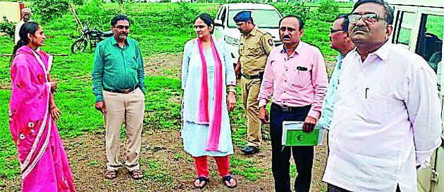 'Spots Visitors' for homebuilding | सीईओंची घरकूल बांधकामासाठी ‘स्पॉट व्हिजिट’ 'Spots Visitors' for homebuilding | सीईओंची घरकूल बांधकामासाठी ‘स्पॉट व्हिजिट’