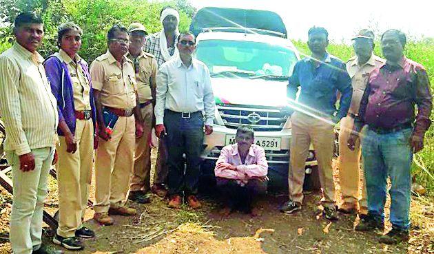 Electricity flows to the fencing; Crime on Farmers | कुंपणाला वीज प्रवाह; शेतकऱ्यावर गुन्हा Electricity flows to the fencing; Crime on Farmers | कुंपणाला वीज प्रवाह; शेतकऱ्यावर गुन्हा