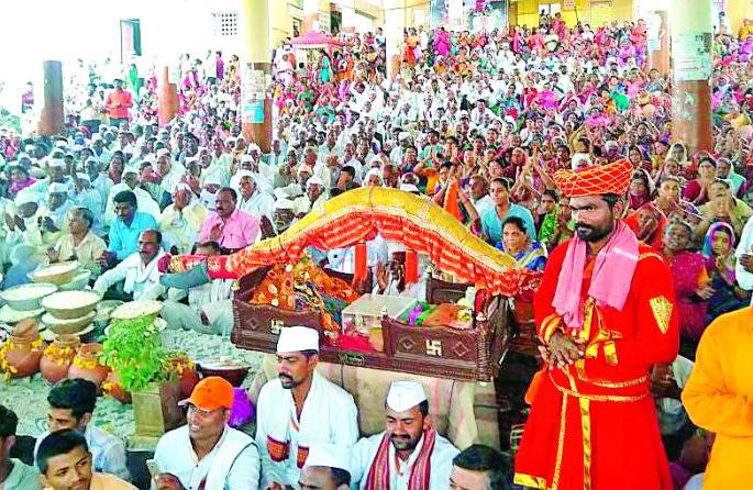 Dahihandi crowd in Kondanaypur | कौंडण्यपुरात दहीहंडीला गर्दी Dahihandi crowd in Kondanaypur | कौंडण्यपुरात दहीहंडीला गर्दी