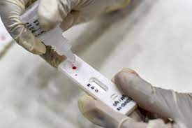 Antigen test of those who roam Chandwad for no reason | चांदवडला विनाकारण फिरणाऱ्यांची ॲन्टिजन चाचणी Antigen test of those who roam Chandwad for no reason | चांदवडला विनाकारण फिरणाऱ्यांची ॲन्टिजन चाचणी